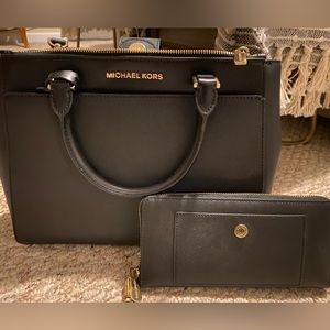 Authentic Black Large Michael Kors Cross Body with matching black large wallet